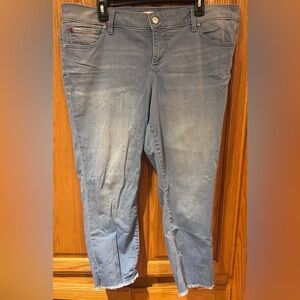 SLINK JEANS Mid-Rise Curvy Stretch Raw Hem Crop Jeans in Light Wash Plus Size 18